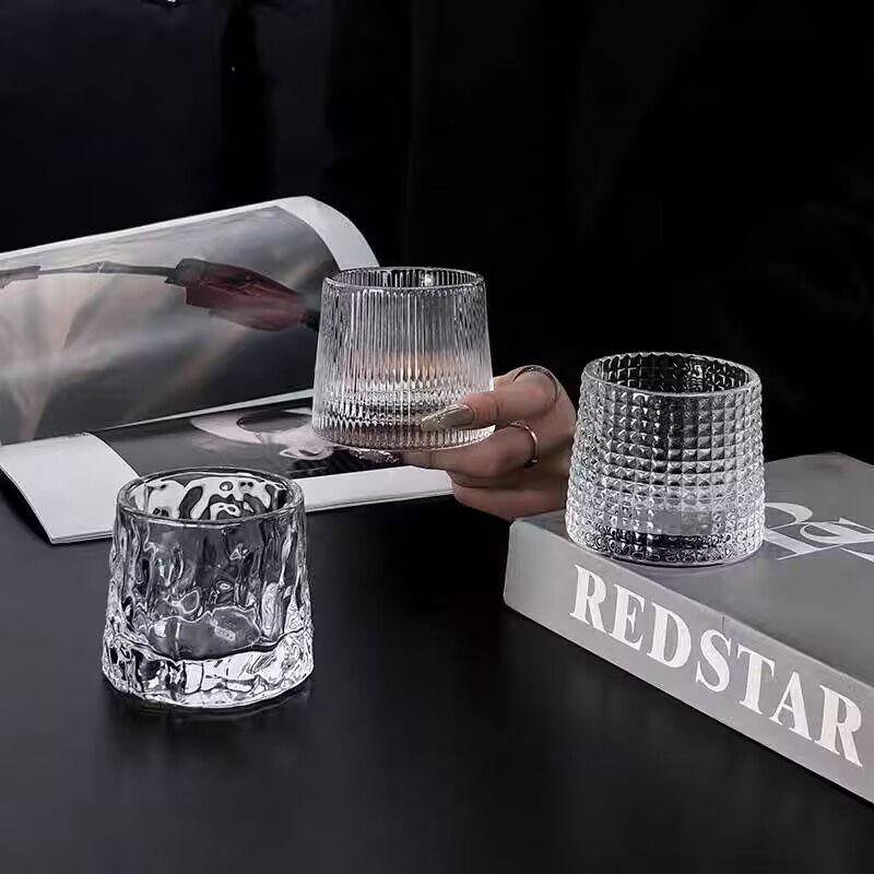 Luxusní sklenice na víno Sklenice na whisky Rotační sklenice Vynikající průhledná sklenice Bar Personalizovaná sklenice na víno Vánoční dárek