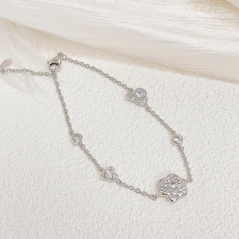 New Camellia Bracelet Niche Design High-End Zircon Personality Light Luxury Temperament Horseshoe Flower Jewelry