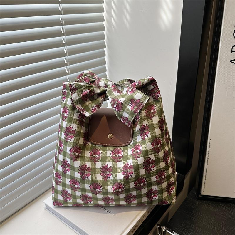 

2025 Spring New Casual Simple Tote Bag Women s Commuter Large Capacity Shoulder Bag Fashion Underarm Bag зелёный