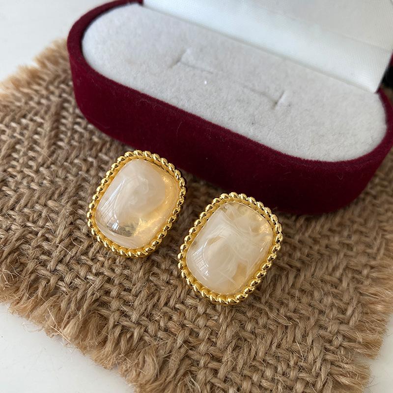Square Maillard Earrings Autumn and Winter Earrings French Retro Design Temperament Foreign Style Small Fragrant Style Ear Buckle
