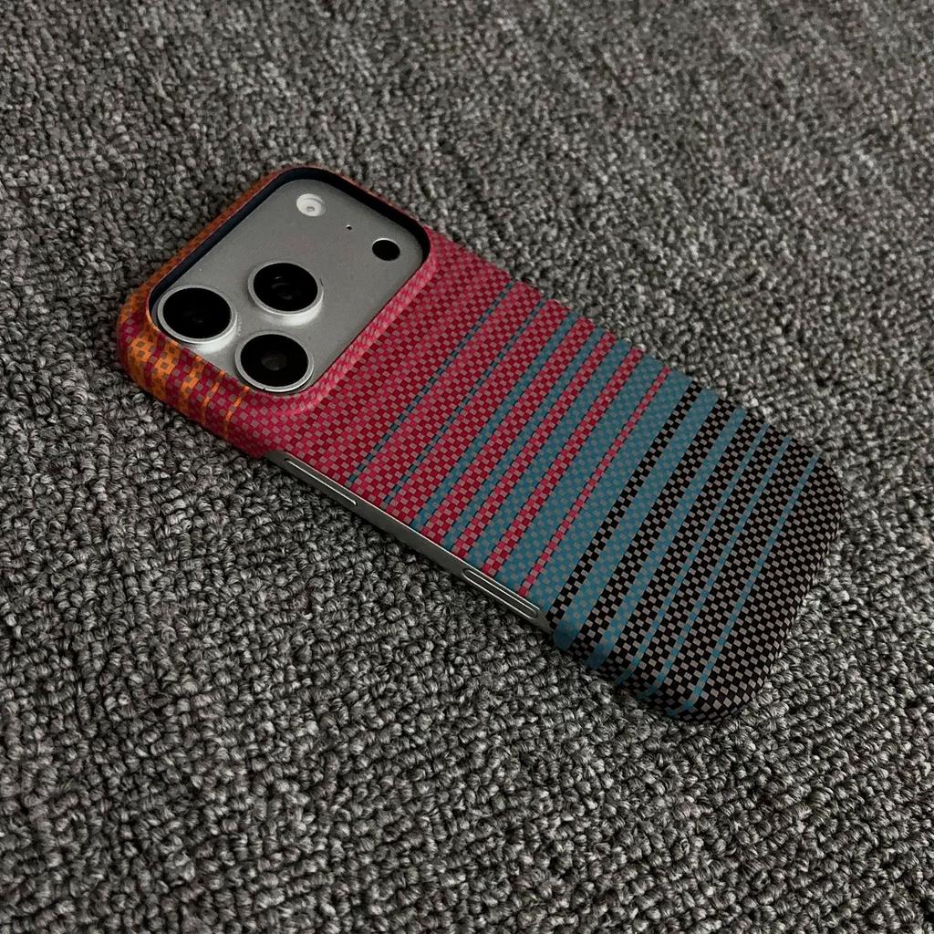 Applicable to iPhone18ProMax mobile phone case Magnetic carbon fiber pattern Apple 17 half pack PC matte 16 protective case