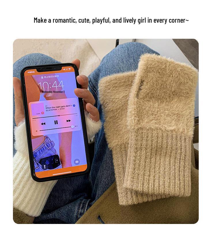 Women's Fluffy Plush Velvet Half-Finger Gloves - Thickened, Touchscreen Compatible, Cold-Proof for Autumn/Winter, Ideal for Students.