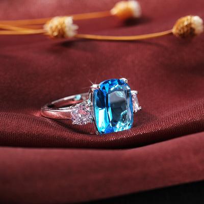 Huitan Bright Sky Blue Stone Women Rings Elegant Female Party Accessories Luxury Cubic Zirconia Female Fashion Jewelry