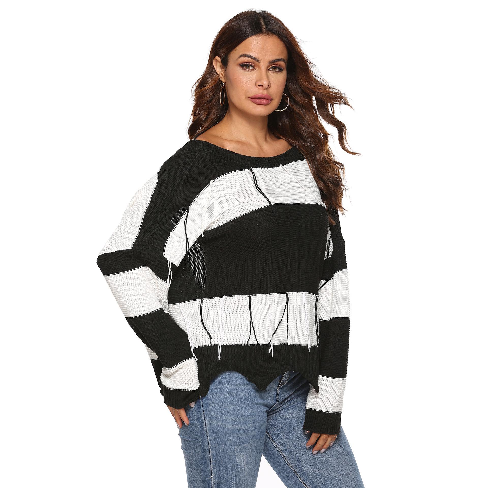 Женский осенне-зимний сексуальный свитер с открытой спиной в черно-белую полоску — фото 6