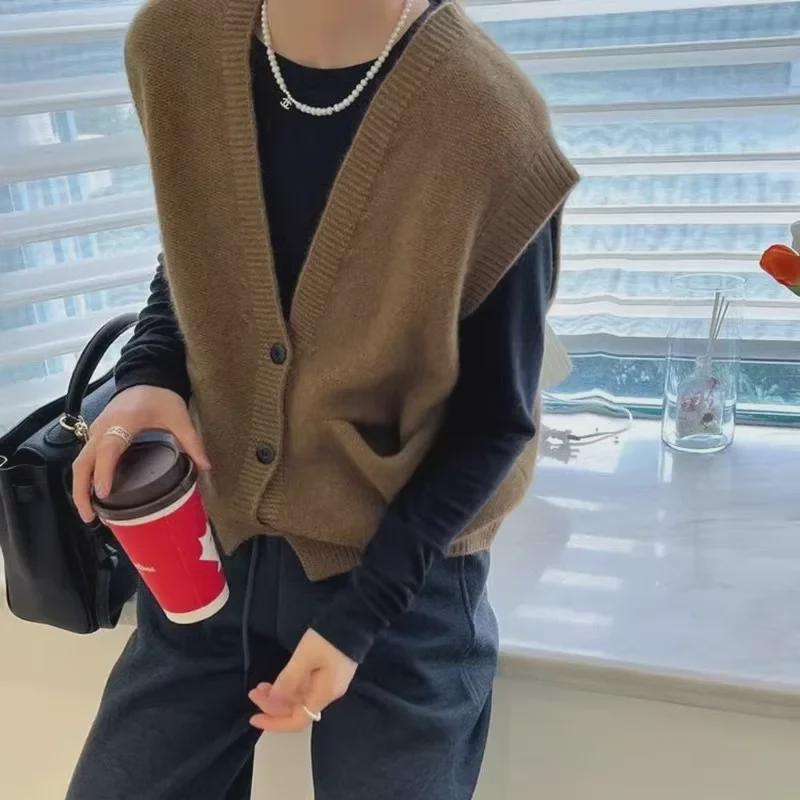 Women's Gray Knitted Vest Cardigan – Stylish, Casual Sleeveless Spring 2025 Top