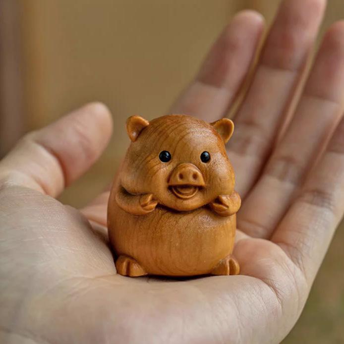 Handheld Zodiac Animal Thuja Wood Carvings: Cute Office Desk Healing Gifts