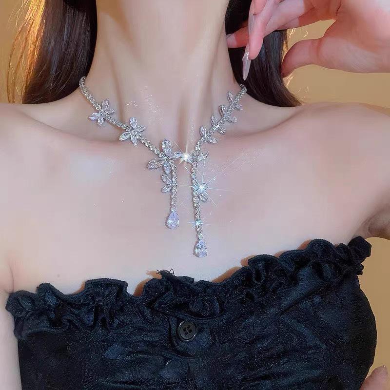 Elegant Rhinestone Flower Tassel Necklace for Women - Stylish Geometric Water Drop Design
