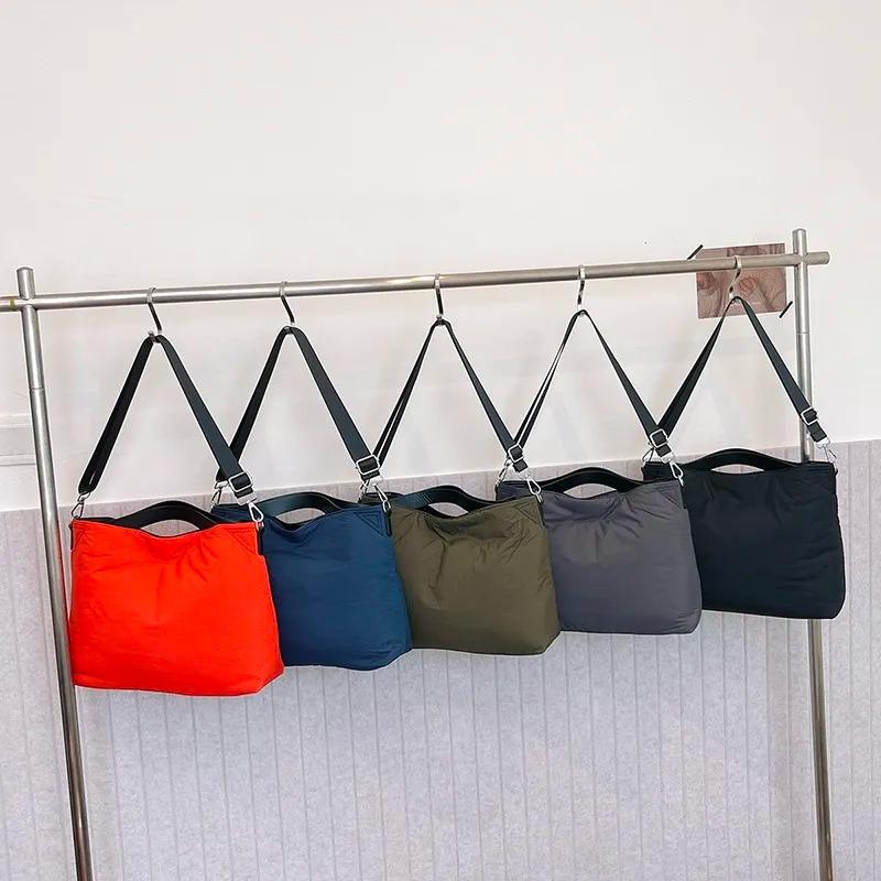 New Casual Autumn Winter Styles High-capacity Shoulder Bag  Advanced Feeling Ultra Light Commute Single Crossbody Bag