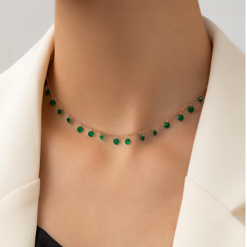 2025 new collarbone chain, French retro temperament irregular pendant necklace, green pendant neck chain.