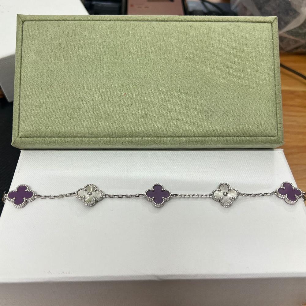 Vierblättriges Klee- und Fünfblüten-Armband mit rotem Achaten - Ein Geschenk für deine Freundin