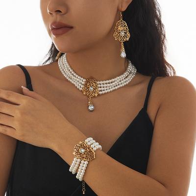 Meier Retro Palace Style Imitation Pearl Beaded Clavicle Necklace Easiest for Match Diamond-cut Cut Out Flower Plate Collar