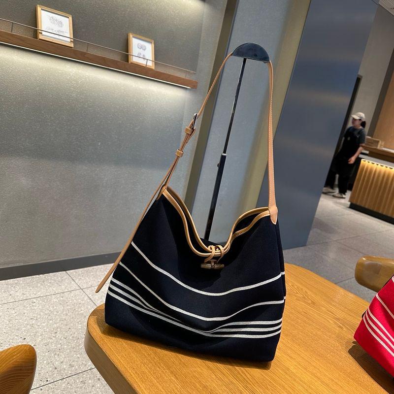 

Stripe Cloth Bag Women s Bag 2025 Popular Casual Bag High Quality Original Design Simple Western Style Shoulder Bag Messenger Bag Big Niujiao 25167 Middle Blue and White
