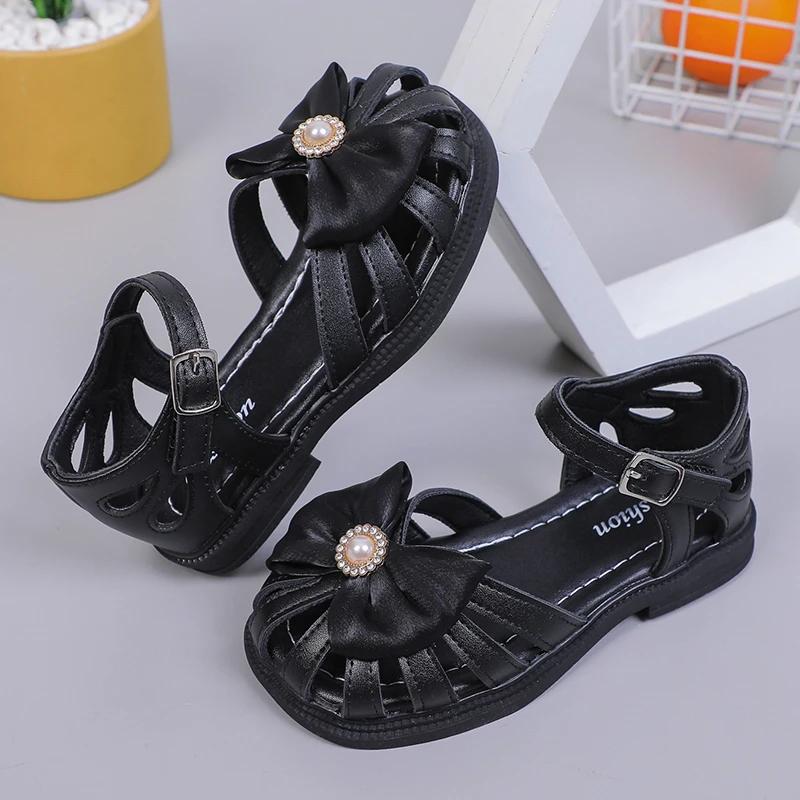 Girls Sandals 2024 Summer New PU Princess Hollow Covered Toes Kids Fashion Bow with Big Pearl Soft Simple Children Casual Shoes