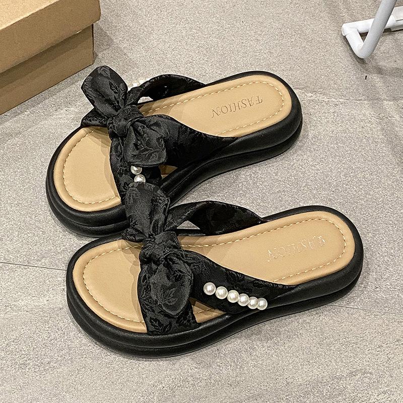 Cool slippers women's summer wear 2025 new platform beach shoes Internet celebrity women's casual fashion word slippers women