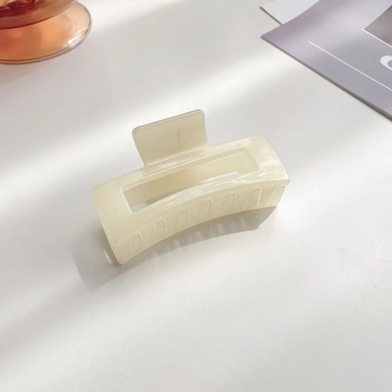 

Пластиковые когти для девочек, заколки для волос, головные уборы, большая заколка для волос, заколка-краб, модный орнамент, аксессуары для волос бежевый