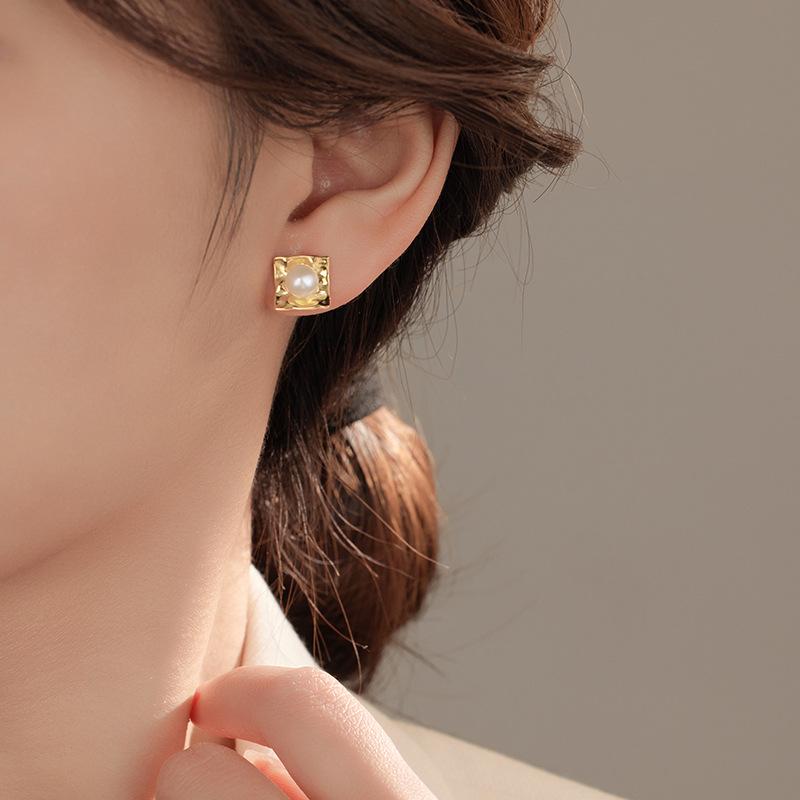 Banyan Tree S925 Silver Geometric Shell Pearl Earrings - Korean Trendy Niche Style