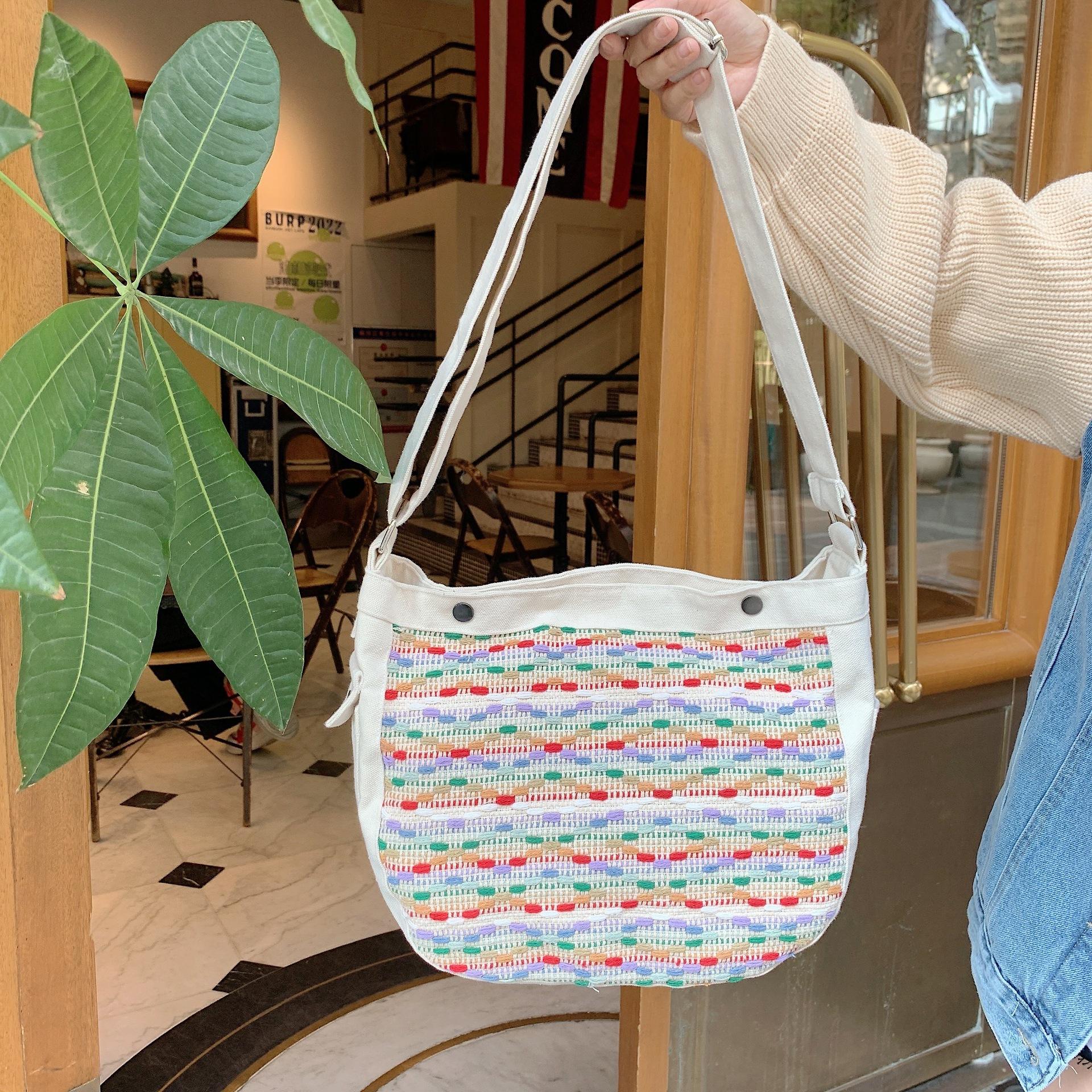 

Новая радужная комбинированная сумка Doudou большой емкости для литературных покупок через плечо для студентов женская ручная сумка из ткани Tide