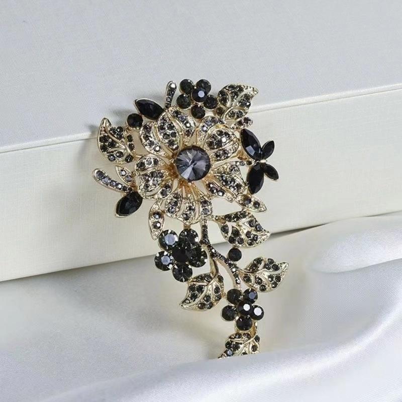 Stilfuld Rhinestones Blomstret Broche Alsidigt Modeaccessories til Kjoler Jakkesæt Afslappede Outfits Vintage Stilarter Elegant