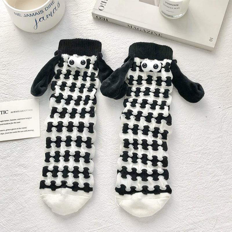 1Pair Magnetic Skin-friendly Big Eyes Dopamine Hand-in-hand Socks Comfortable Plaid Pattern Cartoon Couple Socks Warm Colorful