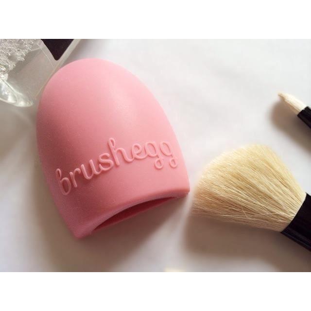 Accessoire nettoyage pinceaux - Brush Egg - ROSE - 100% Silicone - Utilisation facile - Couleur rose