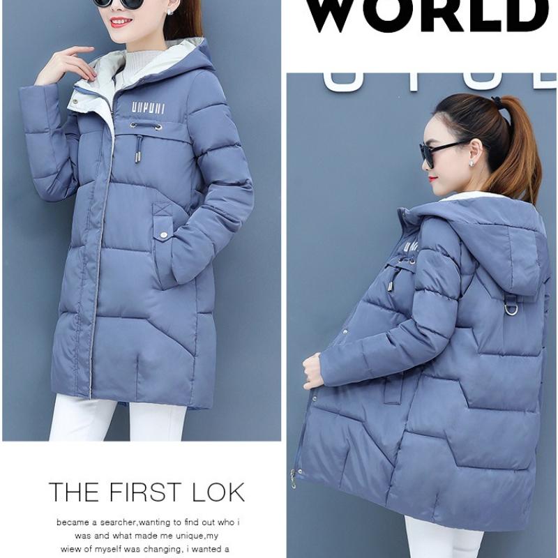 Зимняя женская куртка-пуховик с капюшоном и длинными рукавами — фото 6