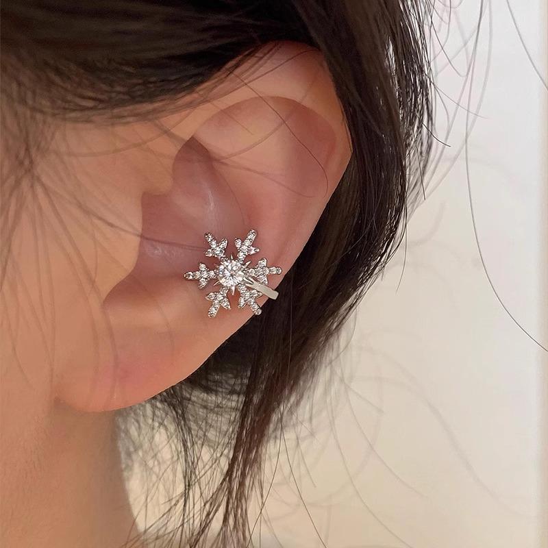 Exquisite Snowflake Zirconia Ear Cuff - No Piercing Required, Super Shiny Design for a Wintery Luxurious Look
