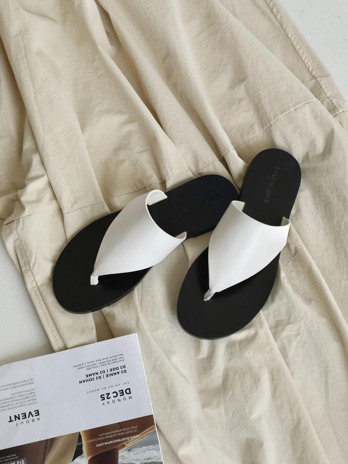 

Genuine leather~ triangular toe flat-bottomed slippers women s summer wear fashion sandals sheepskin simple and versatile flip-flops shoes 35