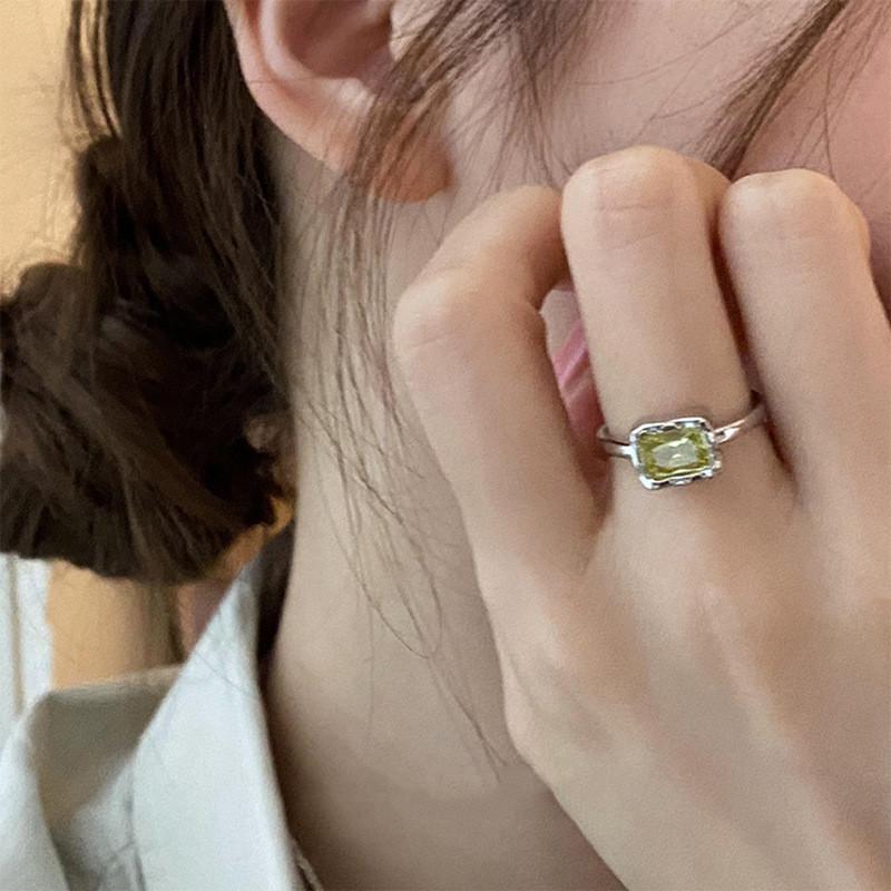 Elegant Geometric Green Grape Copper Ring For Women Ideal For Fashion Individuals Forward