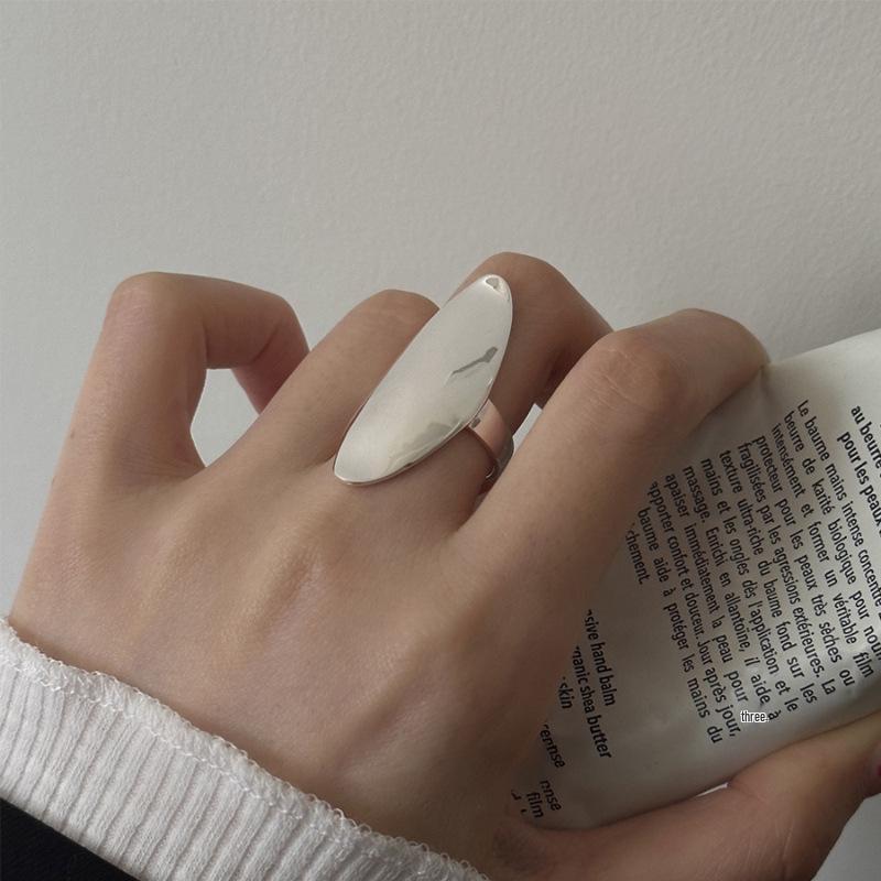 Minimalist Large Oval Ring for Women – Elegant, Cold Style, High-End, Versatile Open Index Finger Fashion Accessory.
