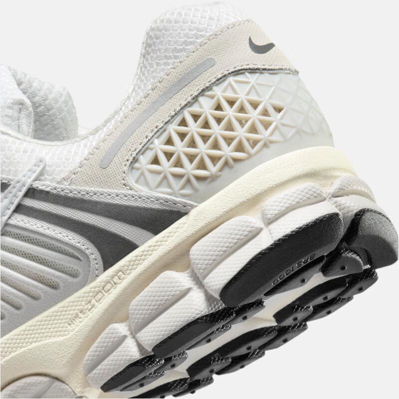 Nike Men's Zoom Vomero 5 Casual Sport Shoes