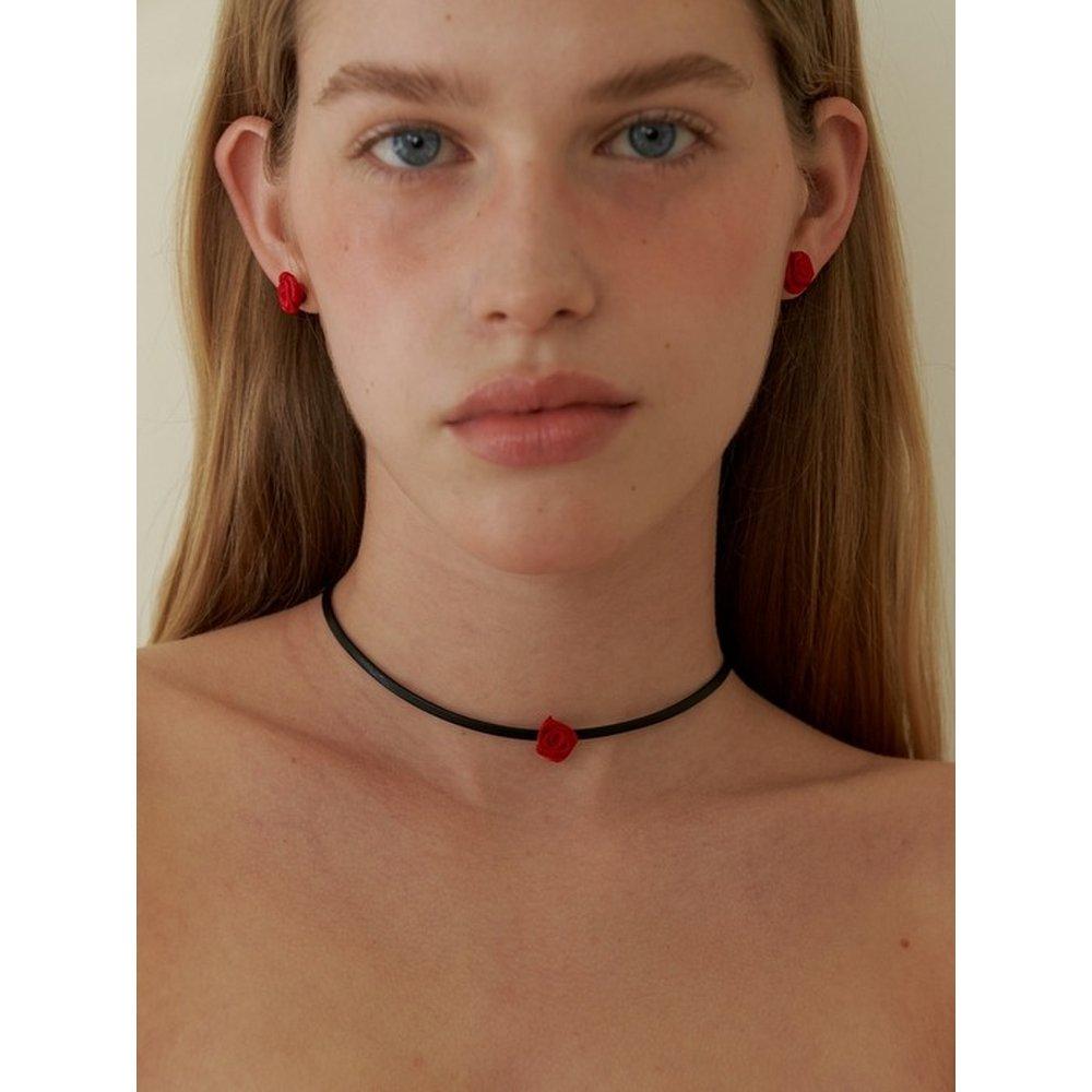 Petit Rose Leather Choker
