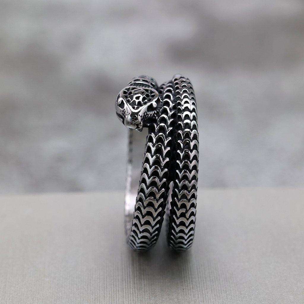 Vintage Stainless Steel 3D Snake Ring Unisex Punk Style Circle Band