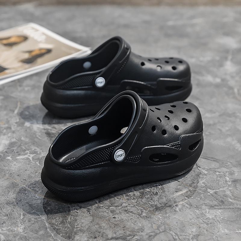 

Нові туфлі з дірками жіночі сандалі домашні платформові зовнішні шльопанці повсякденні пляжні туфлі жіночі з закритим носком круті шльопанці 36 чорний