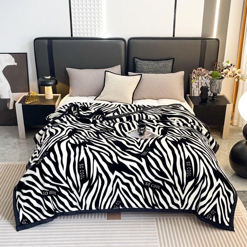 Double Layered Printed Thickened Raschel Soft Blanket Heat Retention Warm Quilt No Shedding Colorfast Anti-static Travel Throw