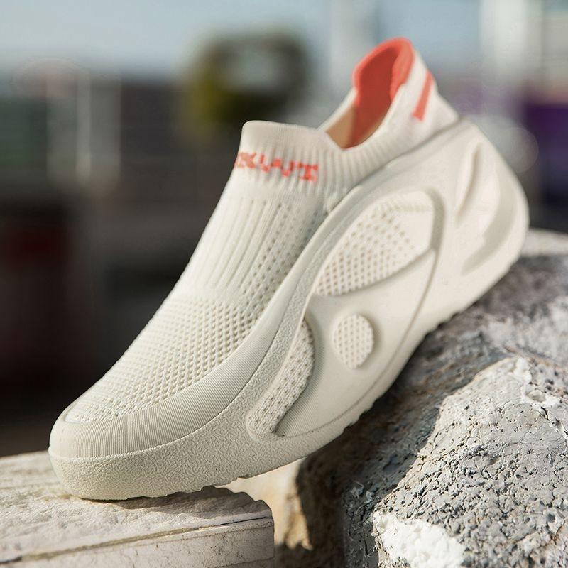Socks and Shoes New Spring and Summer Breathable Mesh Fly-woven One-pedal Soft-soled Versatile Casual Sports Shoes Couple
