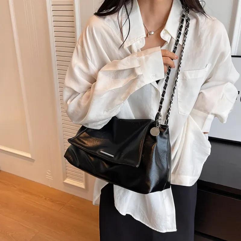 Casual Soft Surface Large Capacity Bag Women 2024 New Popular All-Match Chain Messenger Bag Popular Silver Shoulder Bag Handbag