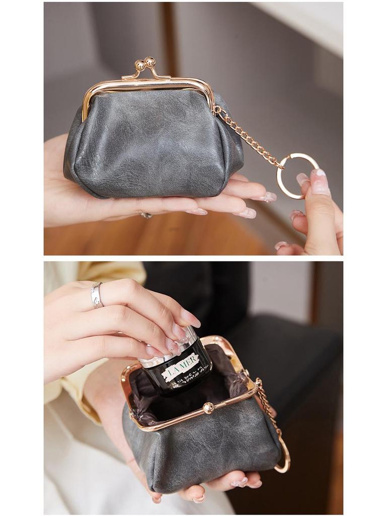 Retro Japanese Mini Clasp Coin Purse - Creative & Portable Coin Storage.