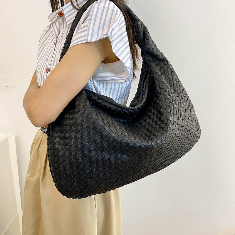 Simple Hand Woven Bag, Women's Fashionable Soft Leather Commuting Shoulder Bag, Versatile and Large Capacity