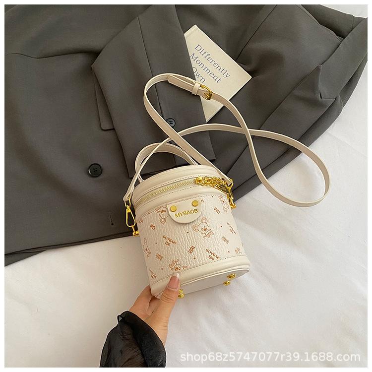 Niche design foreign style portable bucket bag women's 2025 new spring and summer fashion versatile commuter messenger bag small bag
