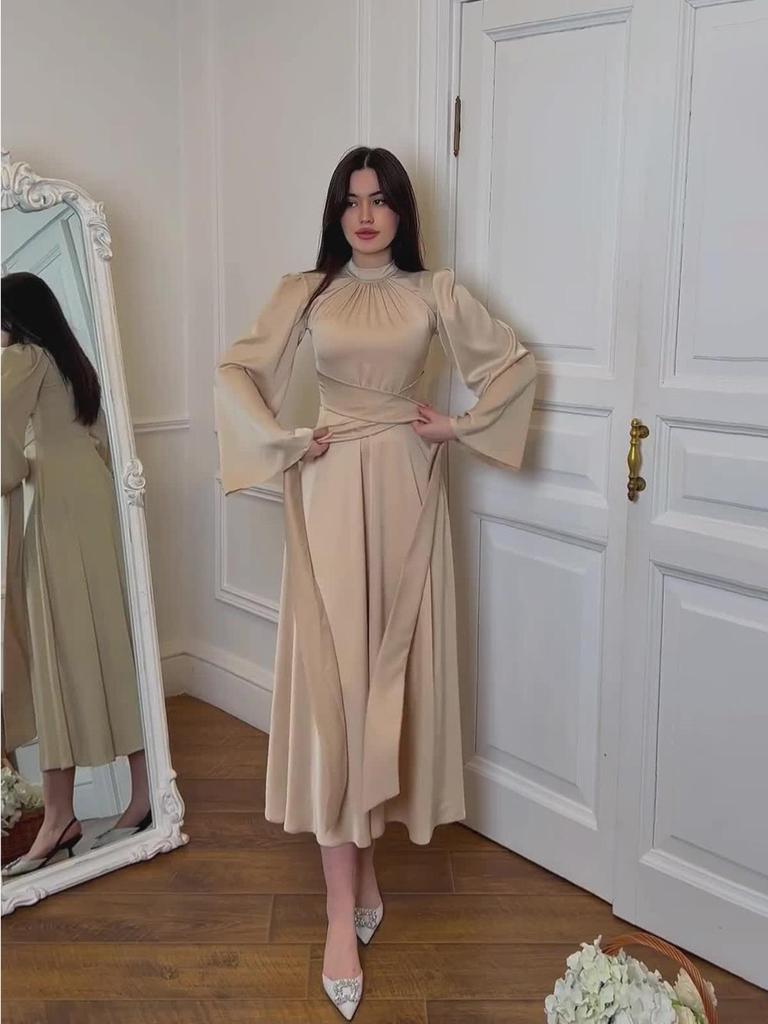 Abito Sottoveste Satinato Monocolore Stile Principessa Primaverile 2026
