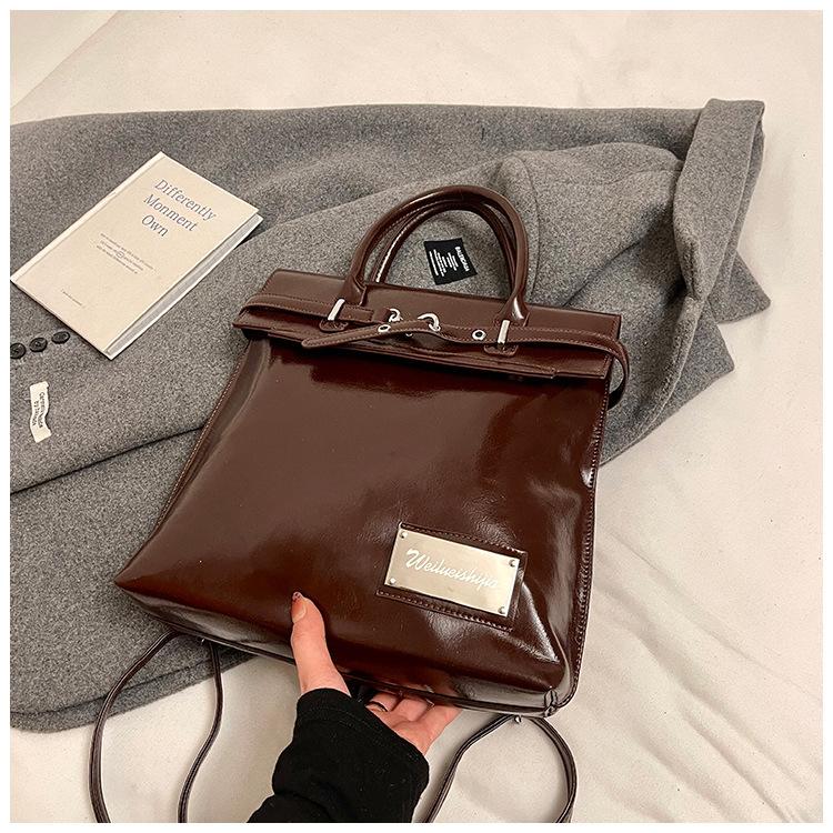 

Light luxury niche 2025 new large-capacity commuter backpack bag women s high-end sense retro mailman bag fashion backpack