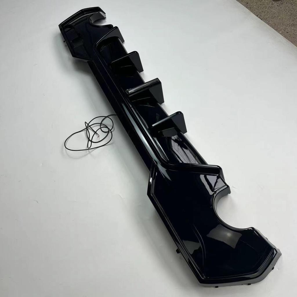 Gloss Black Rear Diffuser: Modified Car Body Kit for BMW 4 Series G22 with Vertical Strip Lights, Non-Destructive Installation.