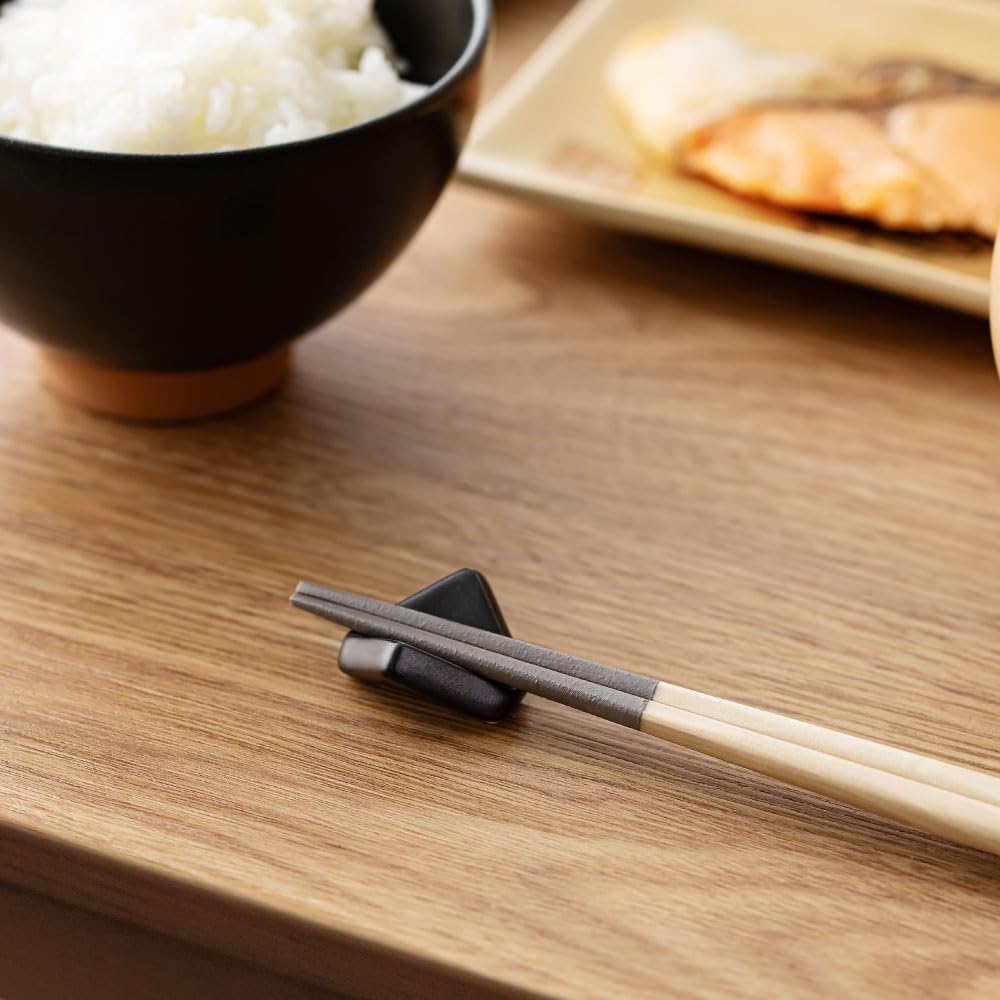 Wakasa Lacquer Chopsticks and Mino Ware Chopstick Rest Set In a Wooden Hare To Ke and Checkered White and X 3cm X Pair of Chopsticks and Chopstick