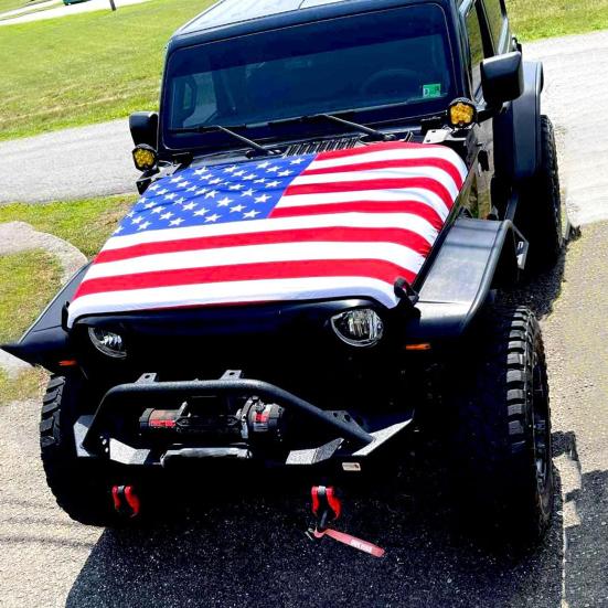 Amerikanische Flagge Auto-Motorhaubenabdeckung 63 x 47 Zoll Dehnbares Polyester-Spandex-Gewebe Passt für die meisten Autos, Lastwagen, SUVs mit kleinen dekorativen Flaggen Sichere Clips