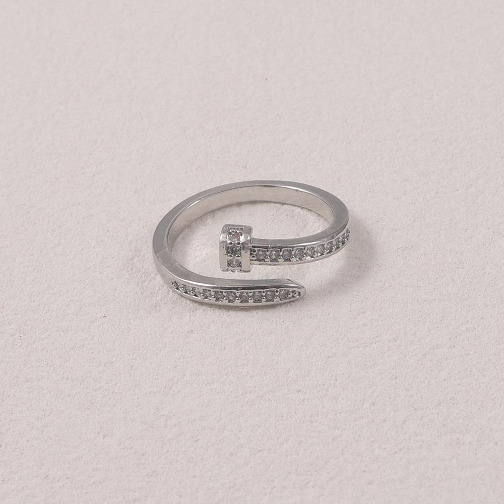 T-shaped Diamond Ring - Elegant, Versatile Design for Everyday Wear