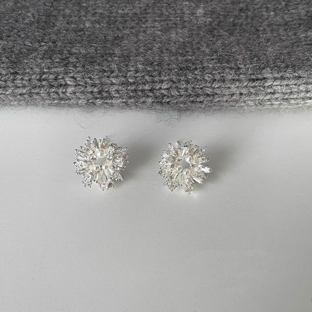 Korean Exquisite Crystal Flower Stud Earrings Elegant Fashion Sweet Imitation Pearl Wedding Party Women Earrings Jewelry Gifts