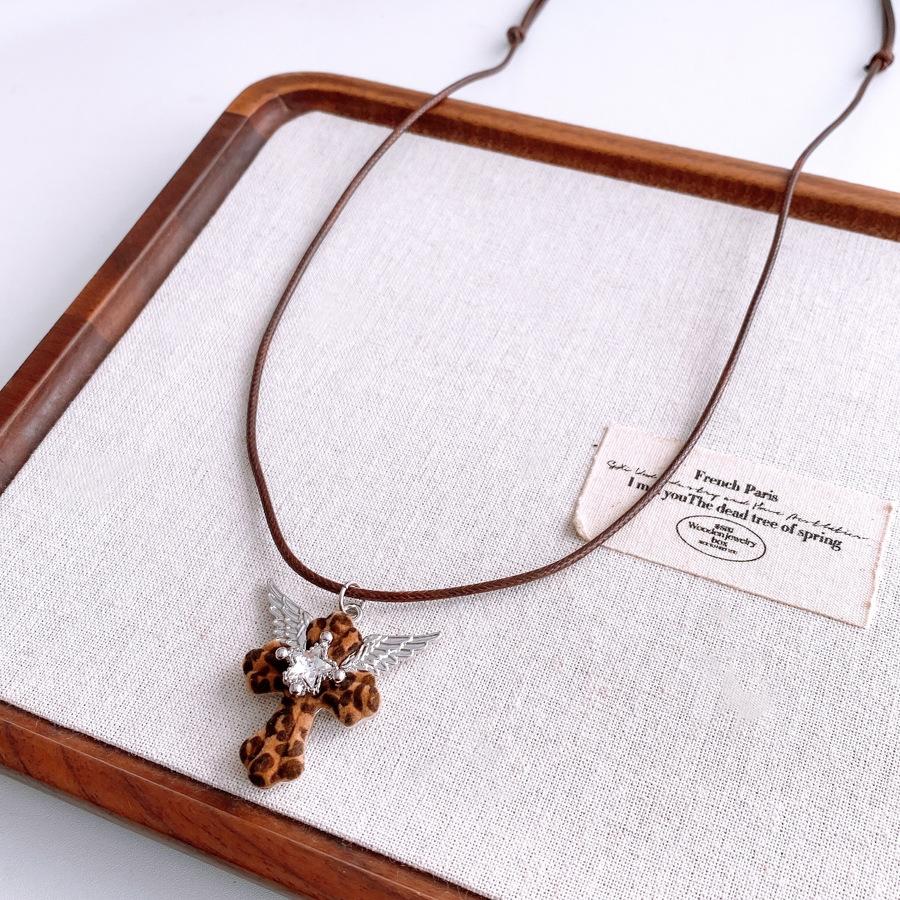 

Flocking Leather Cross Adjustable Pendant Necklace Simple Temperament Sweater Chain Vintage Versatile Necklace Women