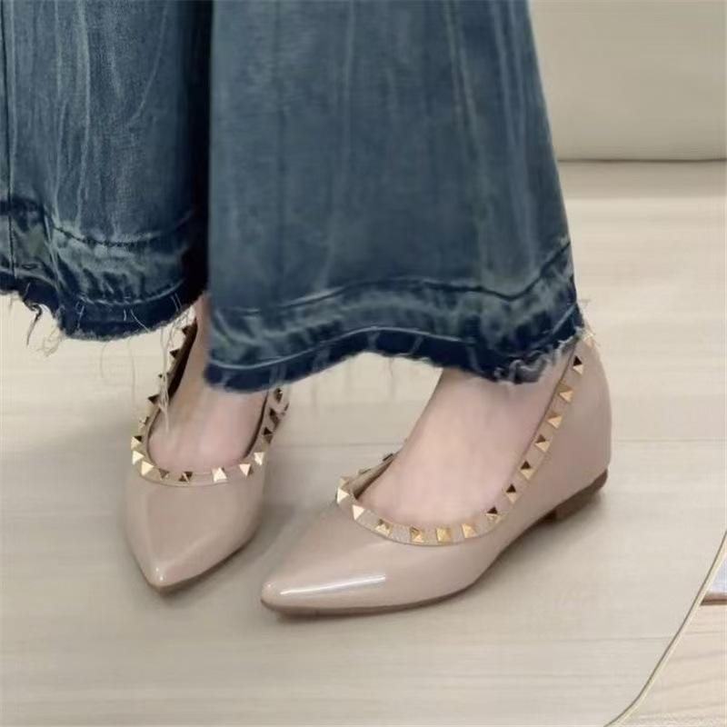 Small inner height increase French single shoes summer new pointed shallow rivets small size evening shoes