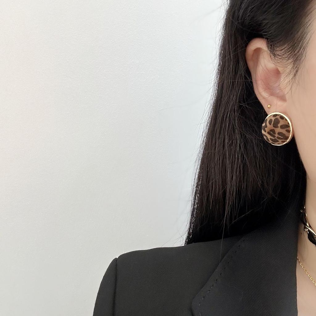 Flocking Maillard leopard print round stud earrings retro temperament niche earrings earrings