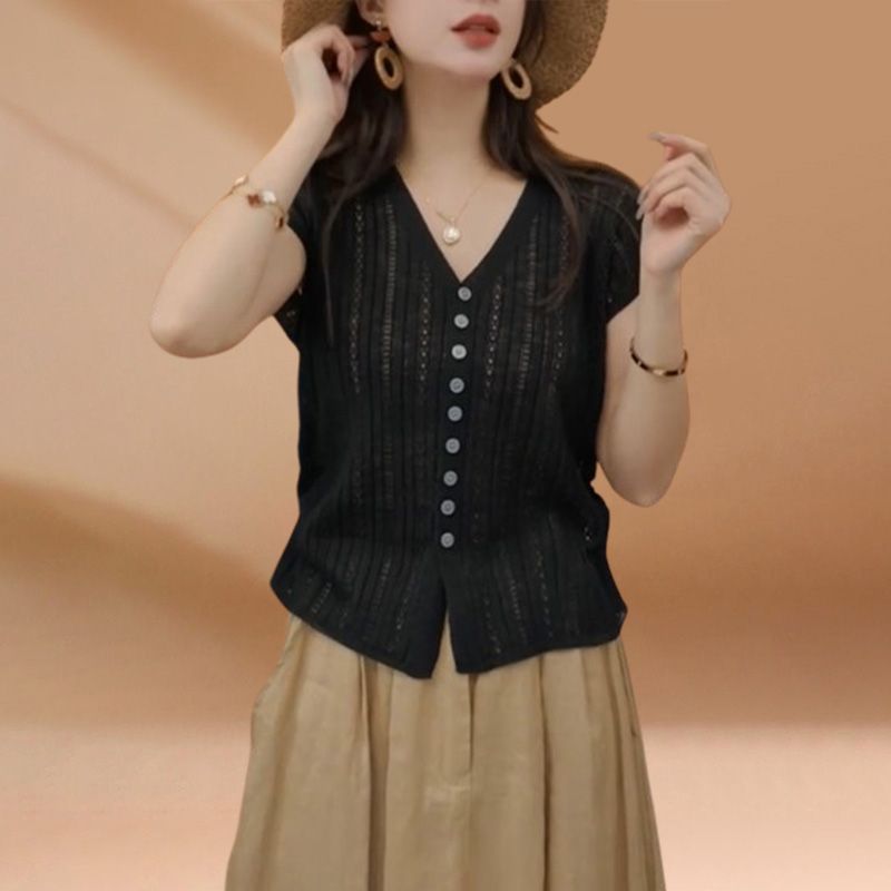 

Европейские товары Модный тонкий топ из ледяного шелка Лето 2025 V-образный вырез Однобортный Короткий рукав Вырез Универсальный свитер Женский Black Premium Edition All yards